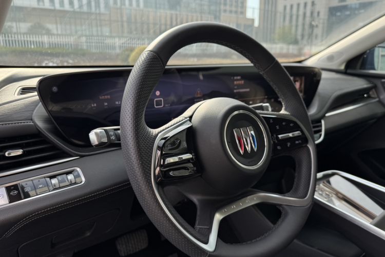 Used Buick LaCrosse 2025 28T Platinum Edition