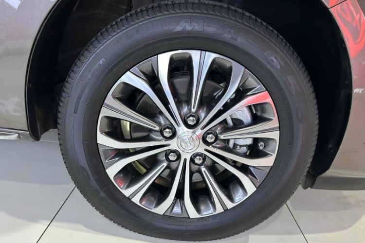 Used Buick GL8 2023 Facelifted Land Cruiser Executive Luxury Version
