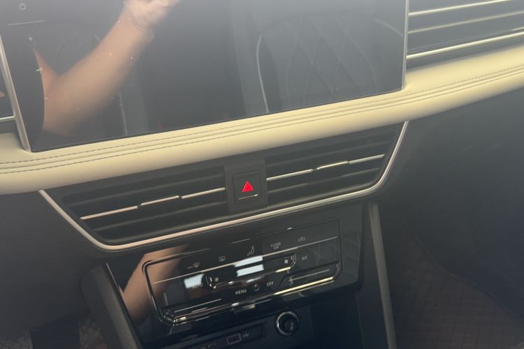 Used Volkswagen Tiguan L 2024 Outstanding Model 300TSI Automatic Two-Wheel Drive Longteng Edition