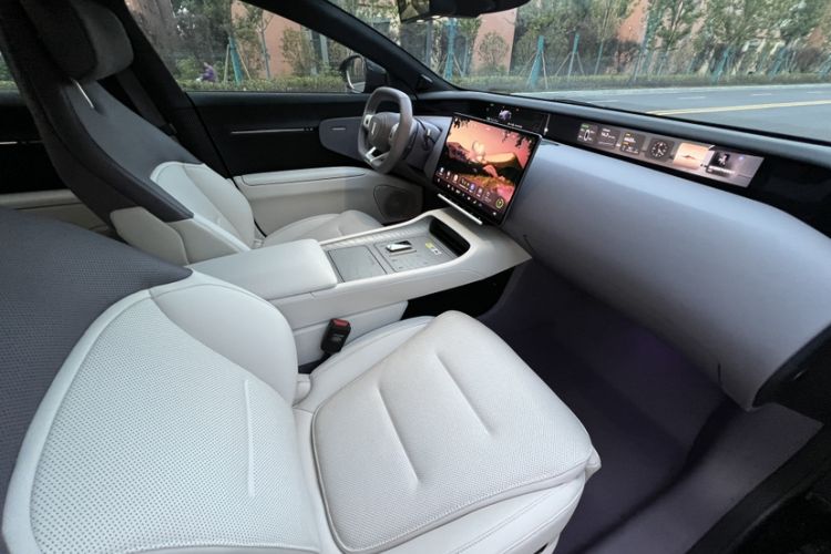 Used  12 2025 Ultra Extended-Range Edition