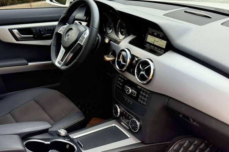 Used Mercedes-Benz GLK-Class 2015 GLK 260 4MATIC Dynamic Edition Ultimate Version