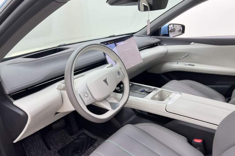 Used  L07 2024 230Max Qiankun Intelligent Driving ADS SE Range-Extended Version
