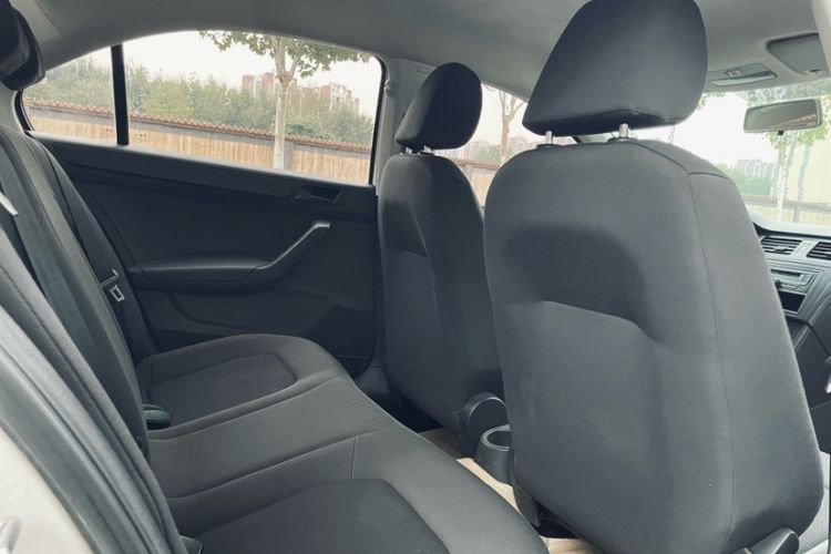 Used Volkswagen Santana 2015 1.6L Manual Fashion Edition
