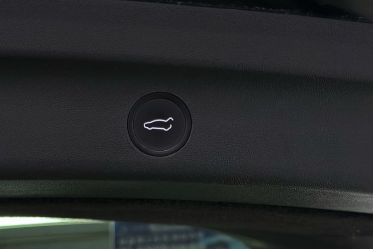 Used Tesla Model Y 2022 Long-Range All-Wheel-Drive Version
