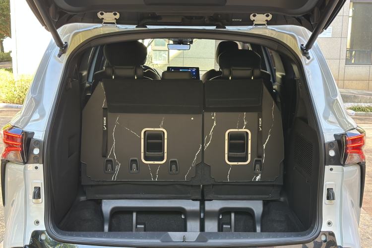 Used Toyota Sienna 2023 2.5L Hybrid Platinum Edition