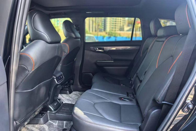 Used Toyota Crown Land Cruiser 2024 2.0T All-Wheel-Drive Prestige Version
