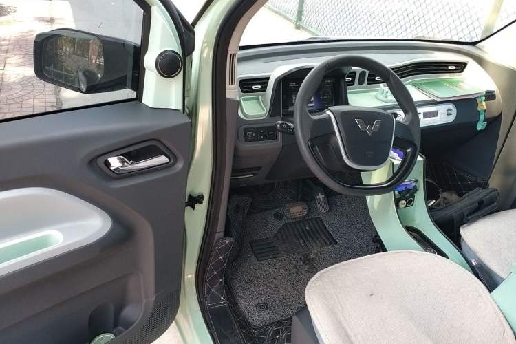 Used Wuling Hongguang MINIEV 2022 Macaron Premium Model – Lithium Iron Phosphate
