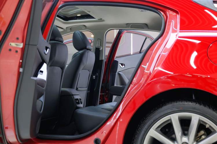 Used Mazda Mazda 3 Axela 2017 Hatchback 2.0L Automatic Sport Model China V Emission Standard
