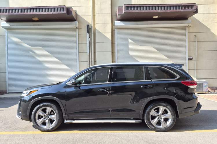 Used Toyota Highlander 2018 2.0T Four-Wheel Drive Luxury Version 7 Seats China VI Standard

