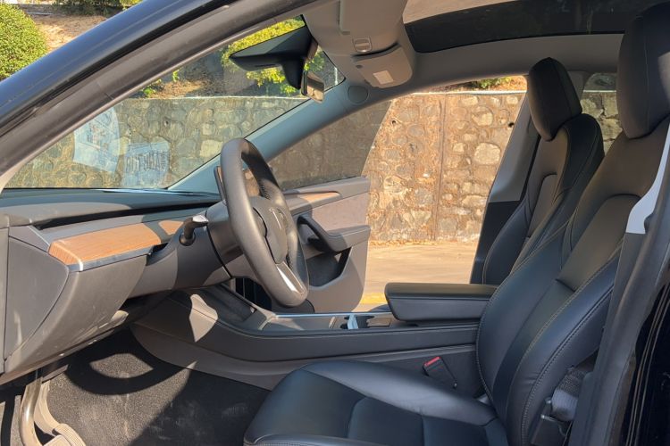 Used Tesla Model Y 2022 Rear-Wheel-Drive Version
