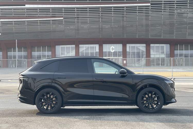 Used Zeekr 7X 2025 100 kWh Long-Range Rear-Wheel Drive with Intelligent Driving Features
