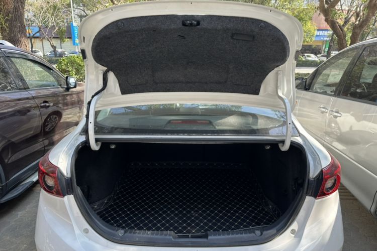 Used Mazda Mazda 3 Axela 2019 Cloud-Controlled Version Sedan 1.5L Automatic Comfort Trim China VI Standard
