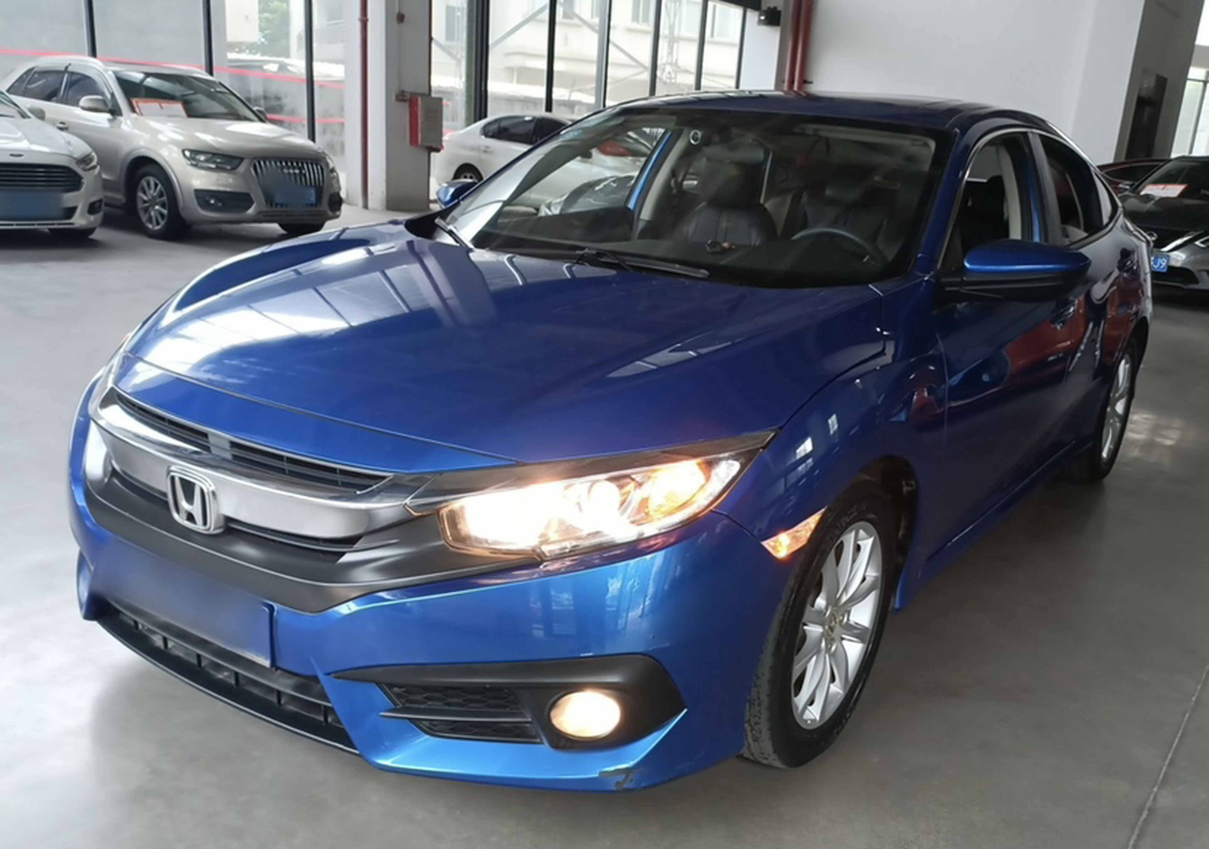 Под передней частью автомобиля