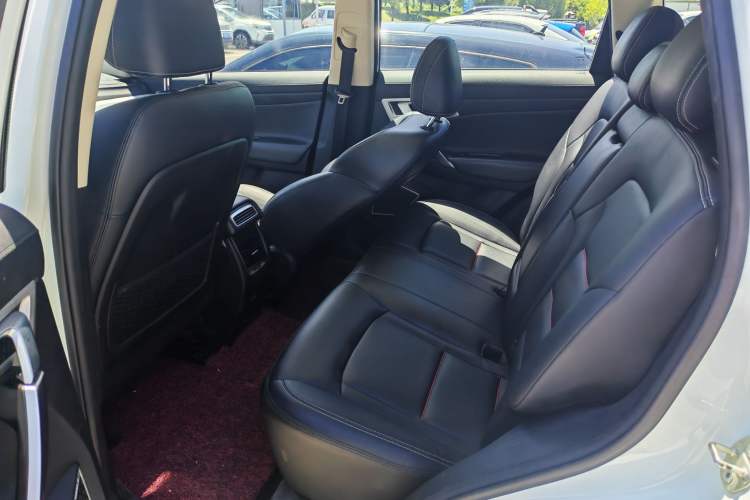 Used Geely Auto Emgrand X7 Sport 2018 1.8TD Automatic Two-Wheel Drive Smart Connect 4G Internet Edition
