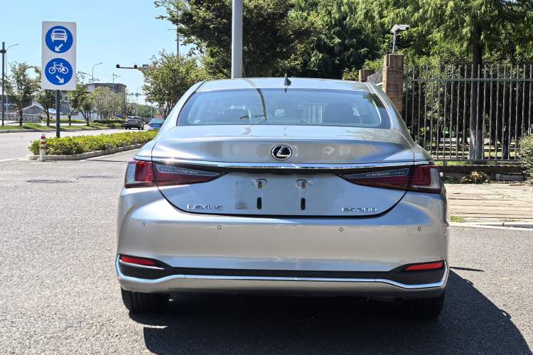 Used Lexus ES 2020 200 Excellence Edition
