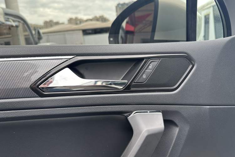 Used Volkswagen Tiguan L 2021 330TSI Automatic Two-Wheel Drive R-Line Flagship Edition
