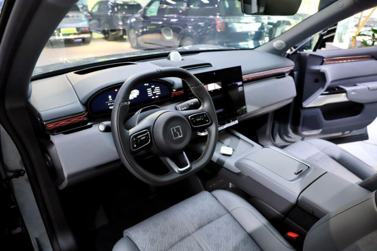 Used Zeekr 7X 2025 100 kWh Long-Range Rear-Wheel Drive with Intelligent Driving Features