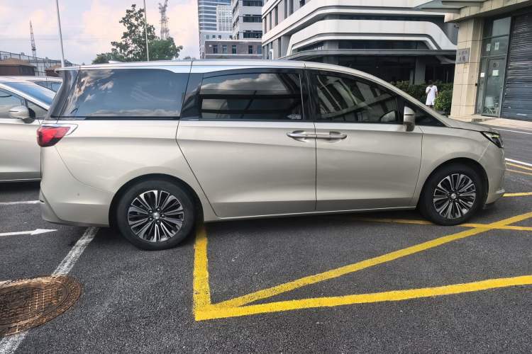 Used Buick GL8 2022 ES Land Cruiser 653T Luxury Model
