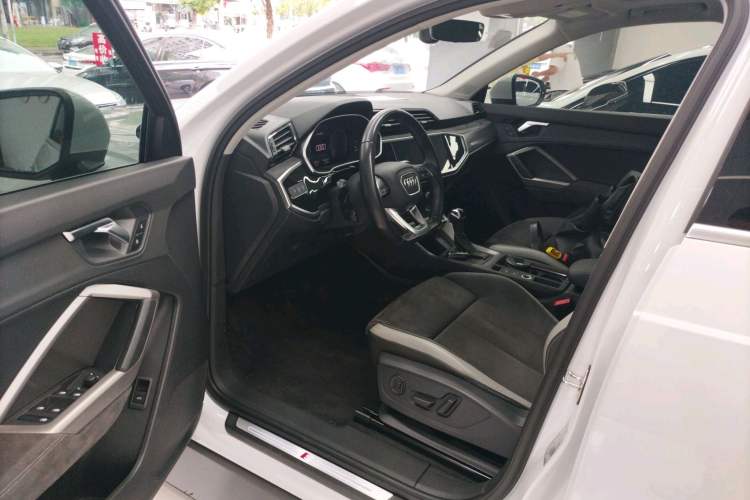 Used Audi Q3 2023 35 TFSI Fashion Dynamic Model (1.4T)
