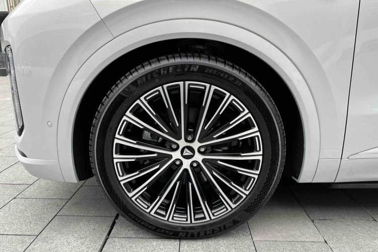 Used Deepal S09 2025 Four-Wheel Drive Ultra+ Custom Edition
