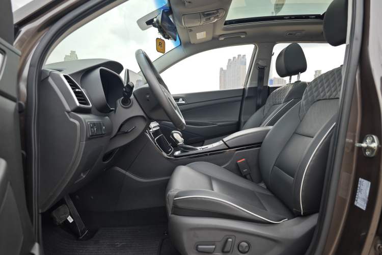 Used Hyundai Tucson 2019 280TGDi Dual-Clutch Two-Wheel Drive Fashion Edition China V Standard
