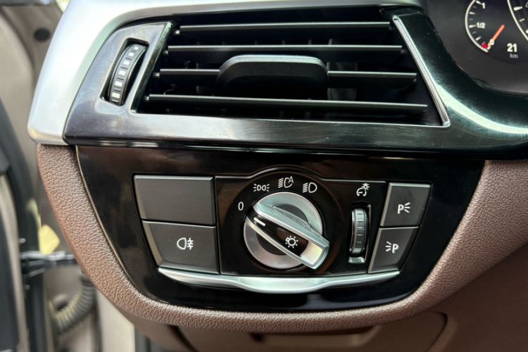 Used BMW 5 Series 2019 Facelifted 530Li Luxury Edition Premium Package
