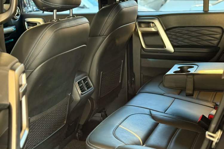 Used  BJ40 2023 2.0T Automatic Four-Wheel Drive Urban Hunter Edition Chivalrous Type