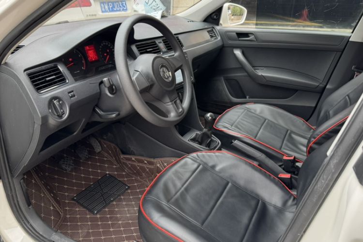 Used Volkswagen Santana 2015 1.6L Manual Fashion Edition
