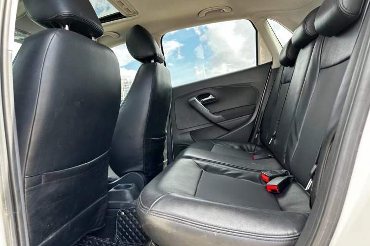 Used Volkswagen Polo 2016 1.6L Automatic Comfort Model
