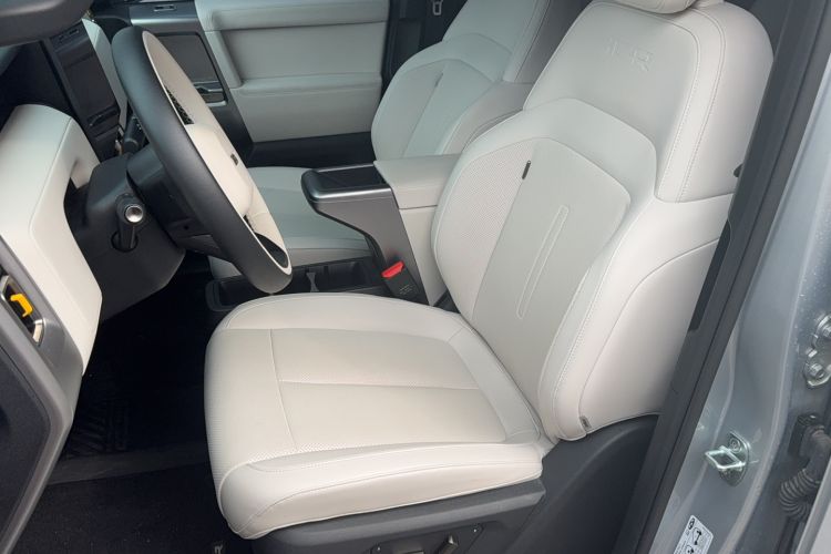 Used  V23 2025 401 Two-Wheel Drive Intelligent Driving Version
