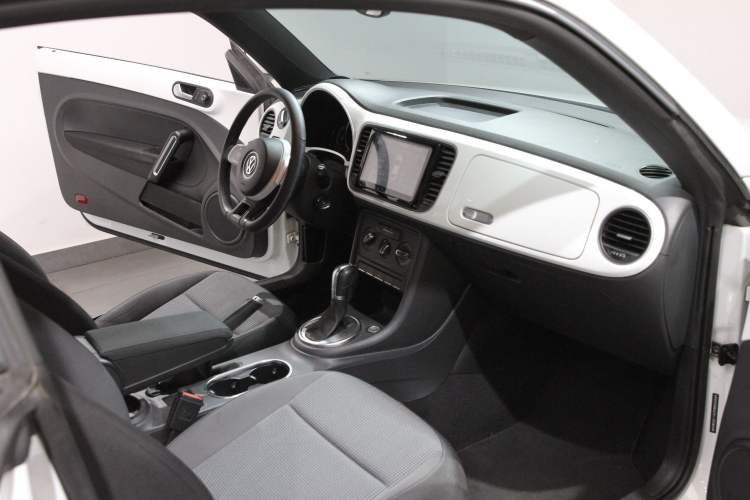 Used Volkswagen Beetle 2015 180TSI model
