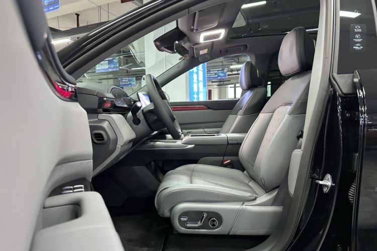 Used Zeekr 7X 2025 100 kWh Long-Range Rear-Wheel Drive with Intelligent Driving Features
