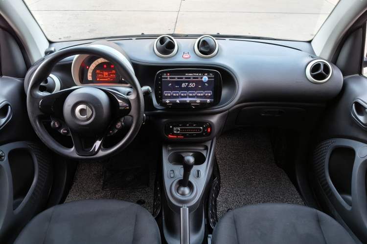 Used  fortwo 2018 1.0L 52kW Hardtop Dynamic Version China V
