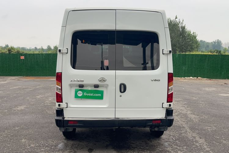 Used SAIC MAXUS Xintu V80 2019 2.5T Classic Version 6-Speed Manual Extended Wheelbase Mid-Roof Design 9-Seater
