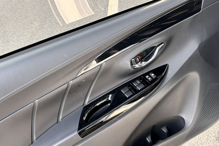 Used Toyota YARiS L 2022 X-Trail 1.5L CVT Luxury PLUS Edition