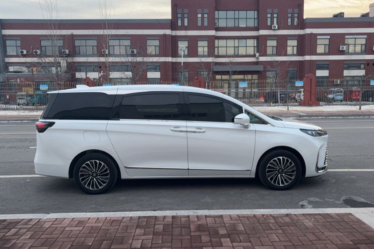 Used Buick GL8 New Energy 2025 Lu Shang Luxury Edition 7-Seater
