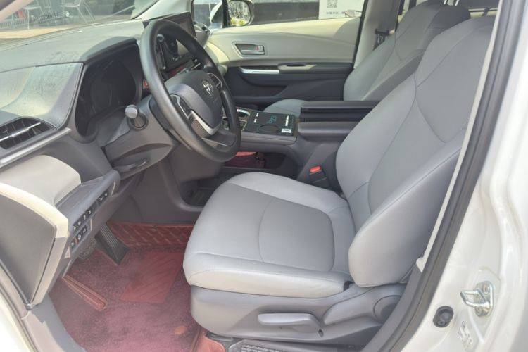 Used Toyota Granvia 2023 2.5L Hybrid Luxury Edition
