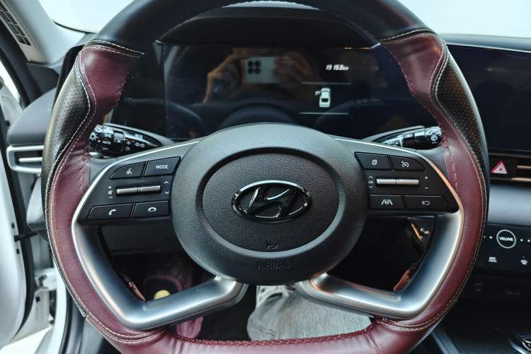 Used Hyundai Elantra 2022 1.5L CVT LUX Prestige Edition
