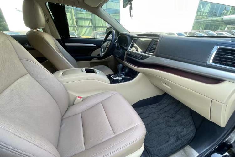 Used Toyota Highlander 2015 2.0T Two-Wheel Drive Elite Edition 5 Seats