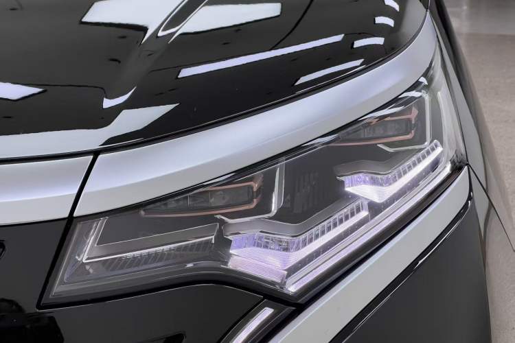 Used Denza D9 2024 DM-i 980 Four-Wheel Drive Flagship Model
