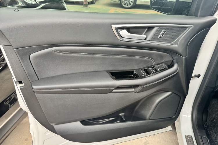 Used Ford Edge 2016 EcoBoost 245 Four-Wheel Drive Titanium Edition 7-Seater
