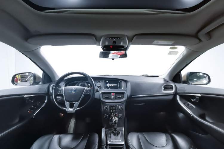 Used Volvo V40 2016 T3 Zhiyi Edition