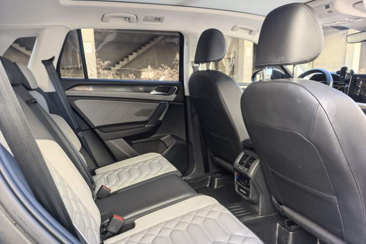 Used Volkswagen Tayron 2023 280TSI Two-Wheel-Drive Luxury Plus Advanced Version
