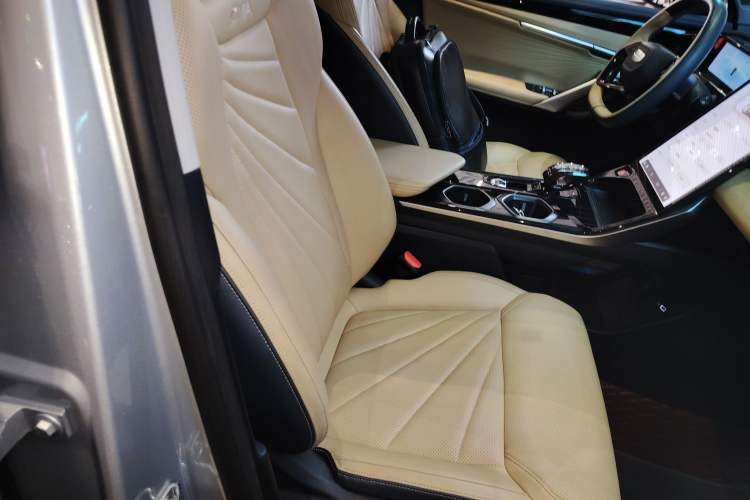 Used Geely Auto FX11 2023 2.0TD DCT Prestige Edition
