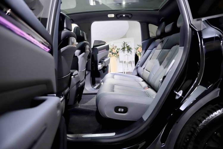 Used Zeekr 7X 2025 100 kWh Long-Range Rear-Wheel Drive with Intelligent Driving Features
