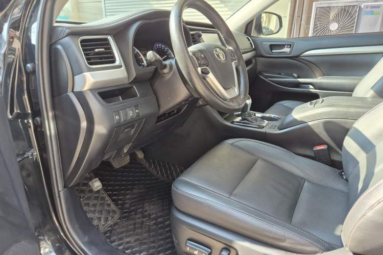 Used Toyota Highlander 2018 2.0T Four-Wheel Drive Luxury Version 7 Seats China VI Standard

