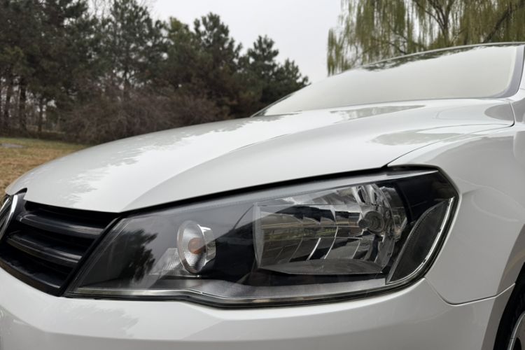 Used Volkswagen Jetta 2015 Value Edition 1.6L Manual Fashionable Style
