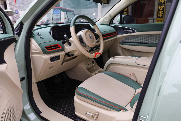 Used ORA Good Cat 2023 401 km Standard Range Luxury Version Lithium Iron Phosphate
