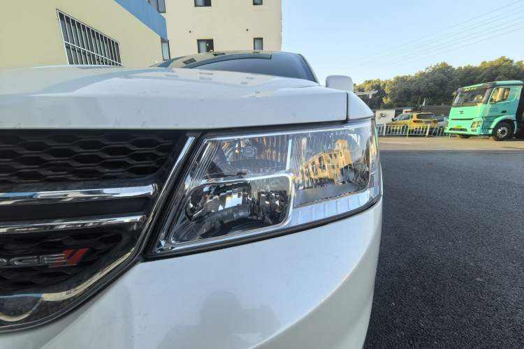 Used Dodge Journey 2013 2.4L Two-Wheel Drive Luxury Version
