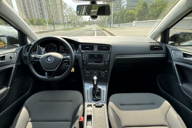 Used Volkswagen Golf 2017 230TSI Automatic Comfort Edition – Celebrating Milestone of One Million Units
